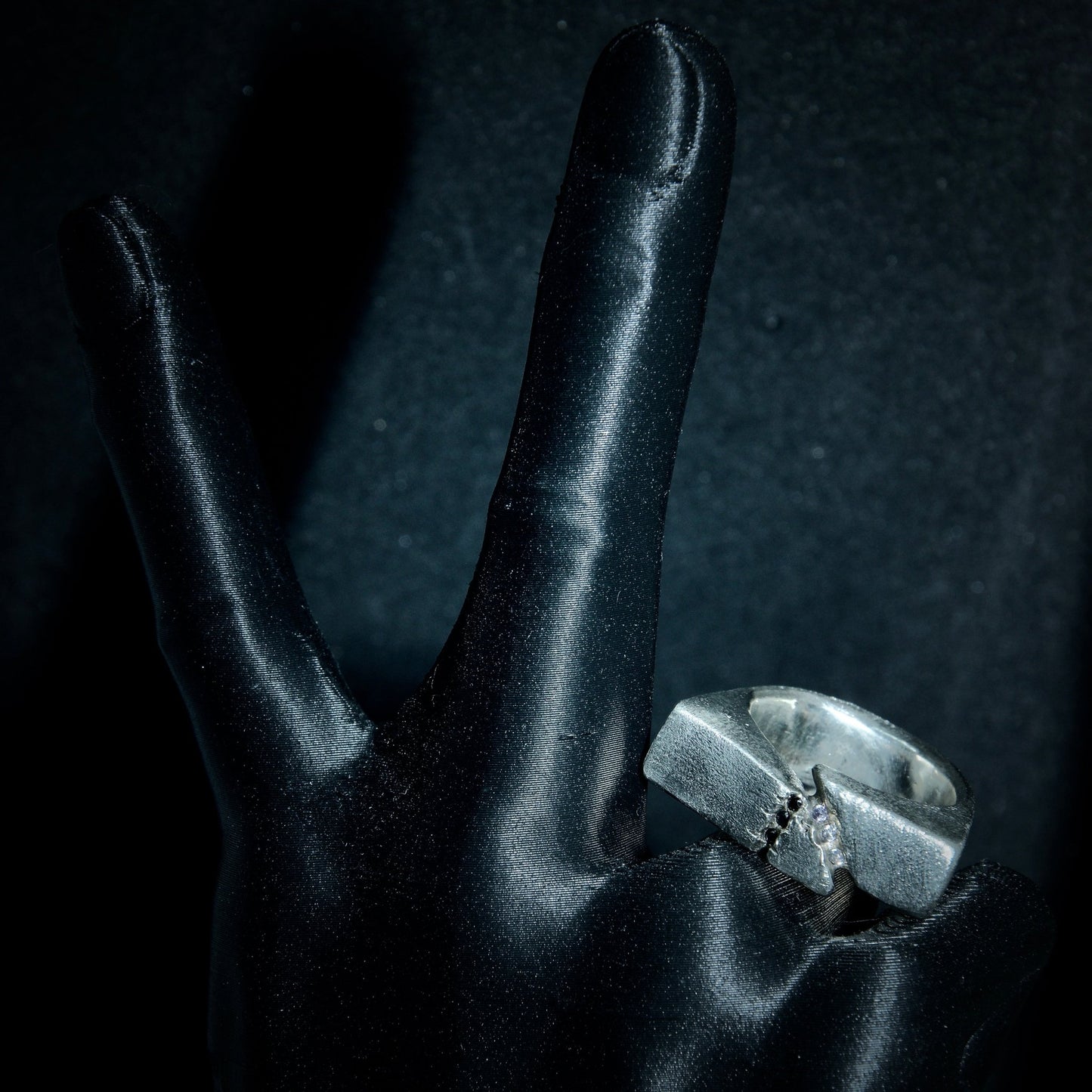 THE CRACKED STONE RING - DROOL DESIGN AND JEWELLERY®
