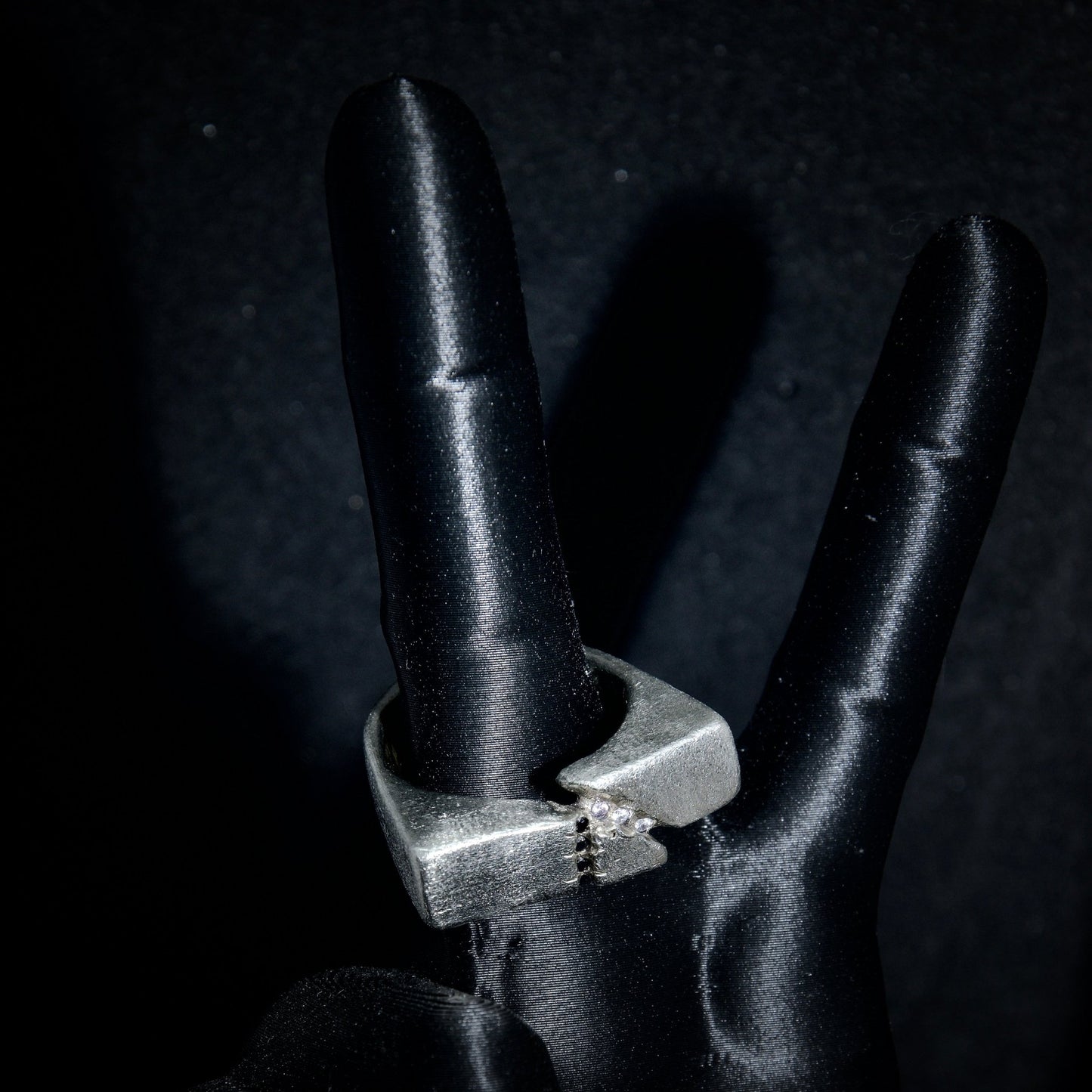 THE CRACKED STONE RING - DROOL DESIGN AND JEWELLERY®