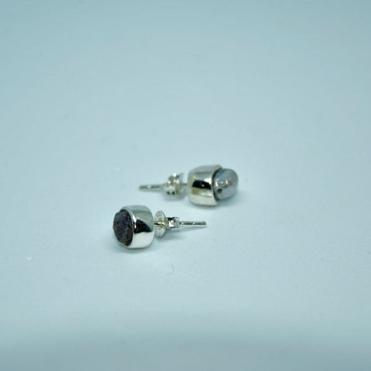 PEARLY INDUSTRIAL STUDS EARRING