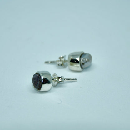 PEARLY INDUSTRIAL STUDS EARRING