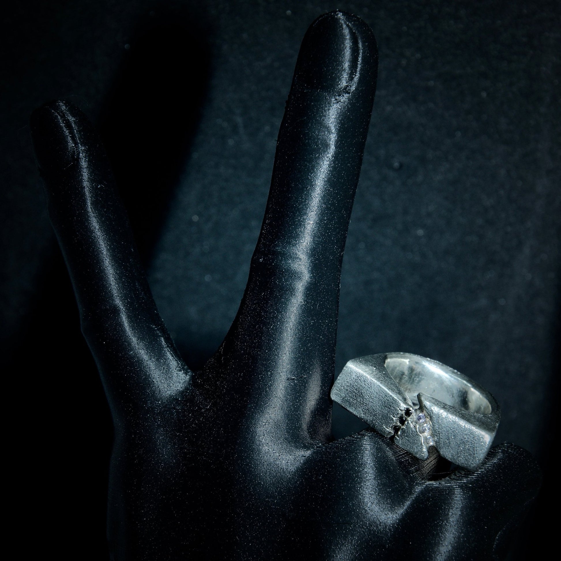 THE CRACKED STONE RING - DROOL DESIGN AND JEWELLERY®